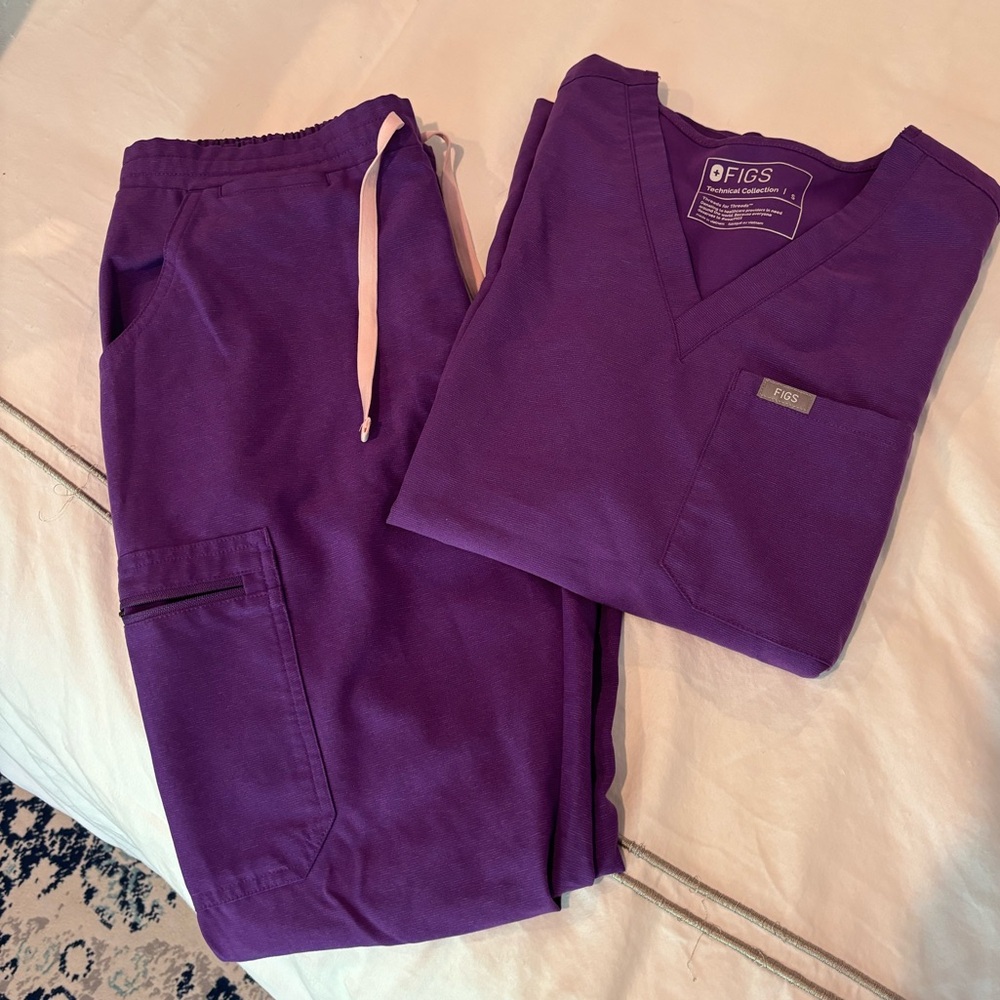 FIGS EUC Size Small Technical Scrub Set in Ultraviolet Purple